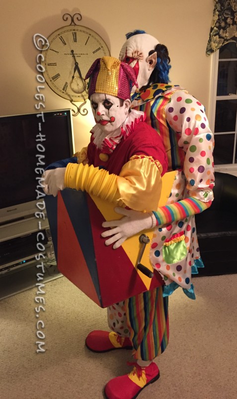 scary-clown-carrying-a-jack-in-the-box-i
